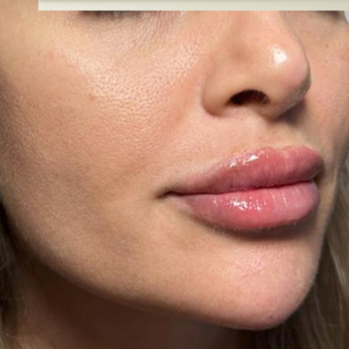 a close up of a woman